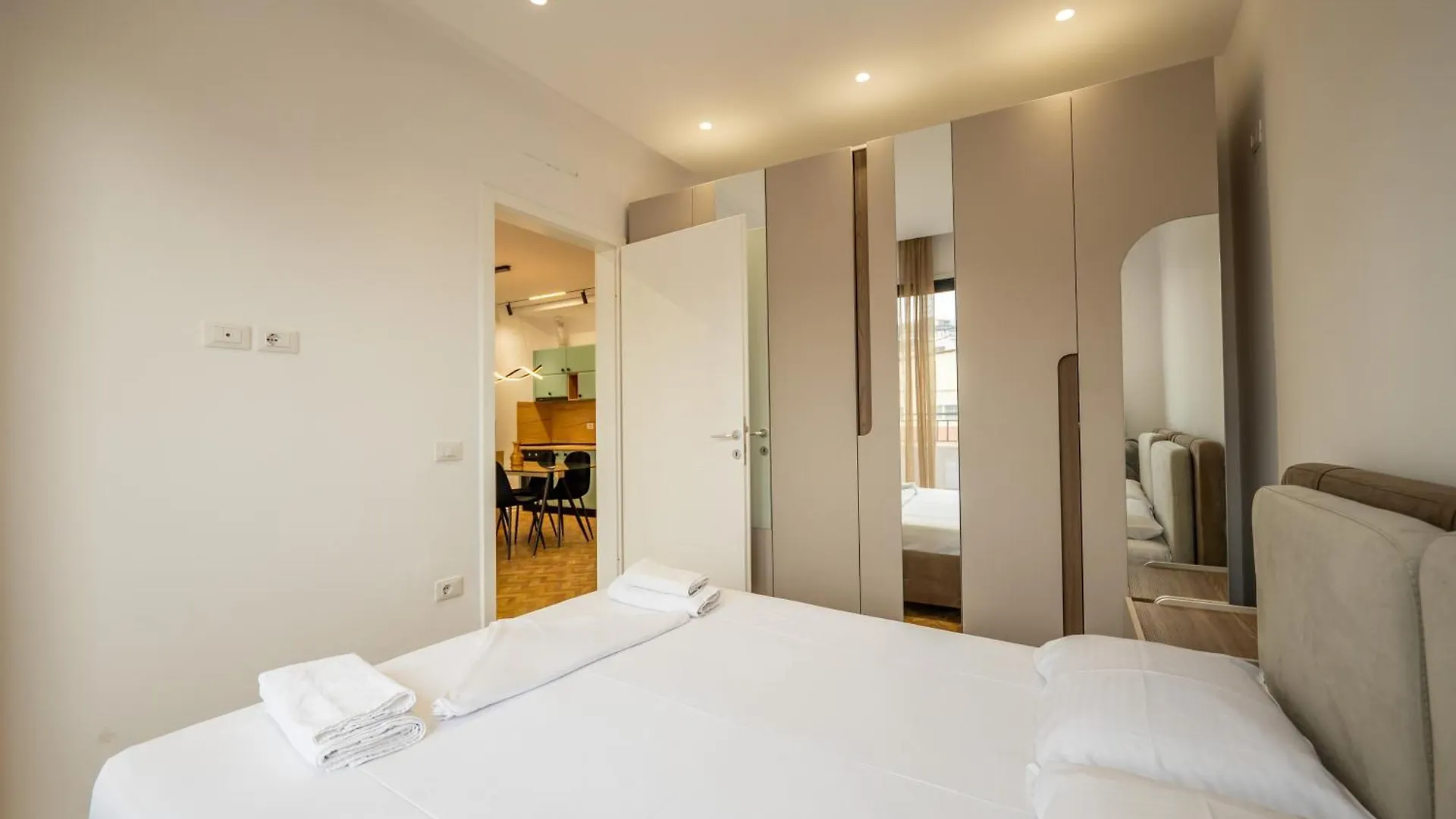 Tirent Apartment-Modern Bedrooms Stay Near Liqeni I Thate Tirana Apartment