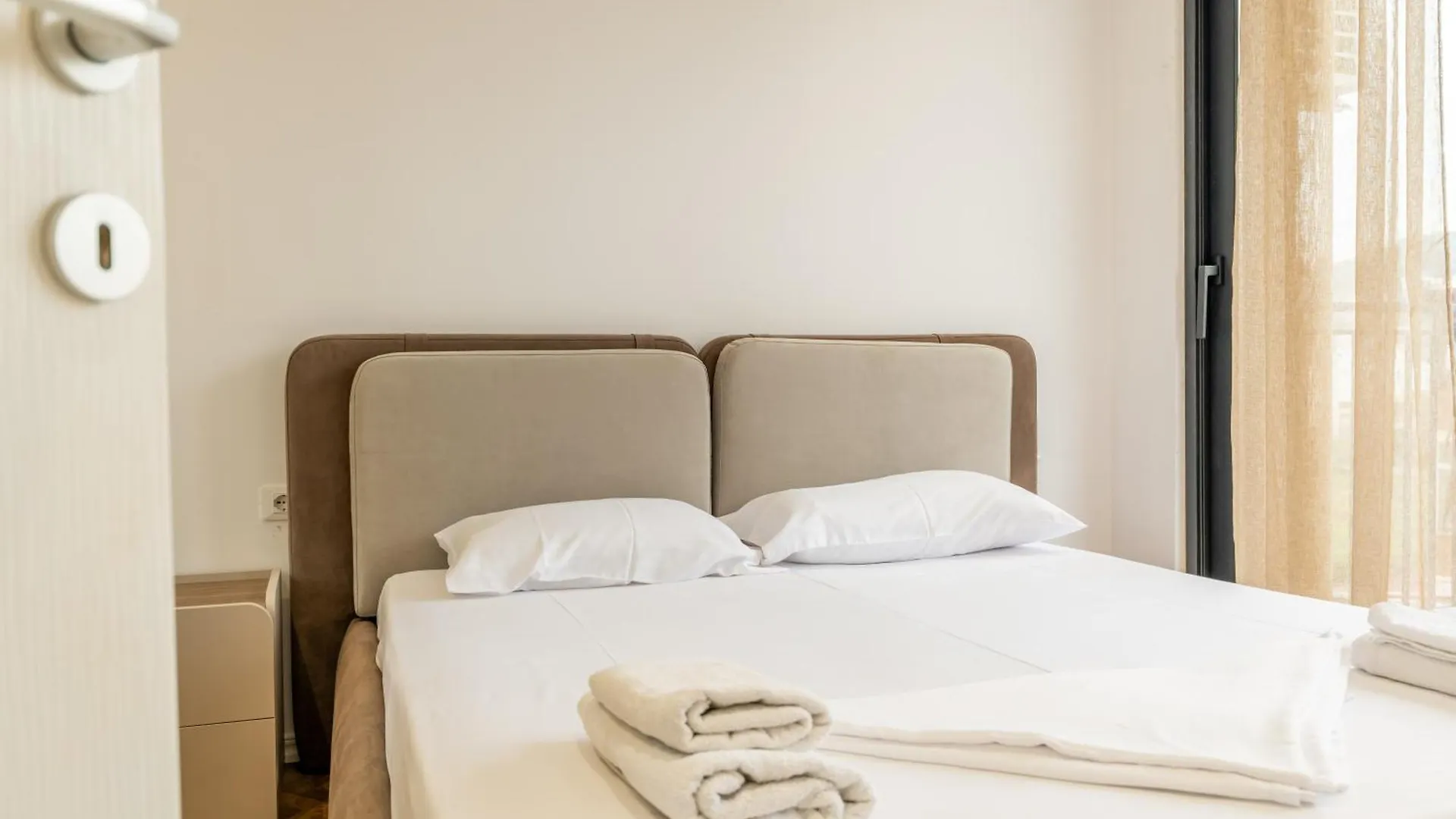 Apartment Tirent Apartment-Modern Bedrooms Stay Near Liqeni I Thate Tirana