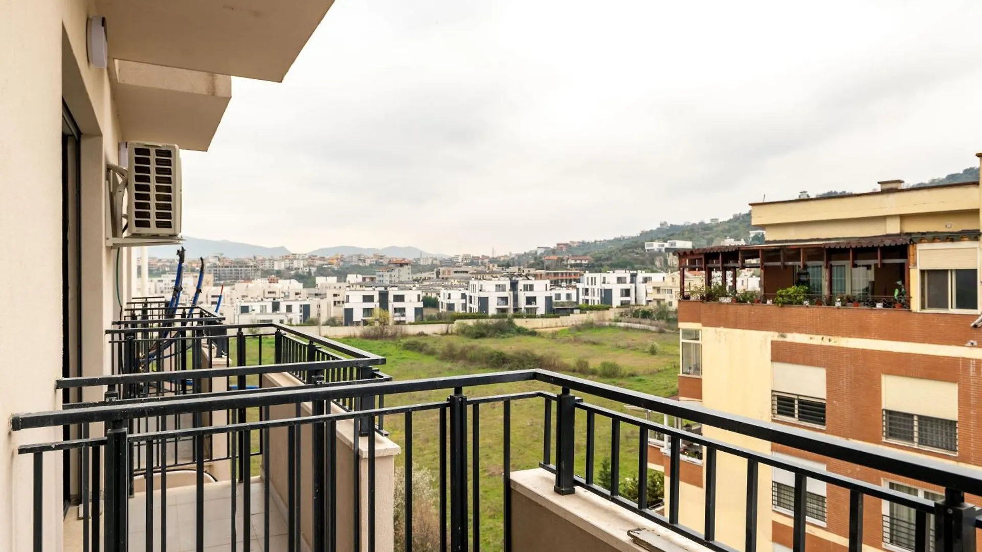 Tirent Apartment-Modern Bedrooms Stay Near Liqeni I Thate Tirana Apartment