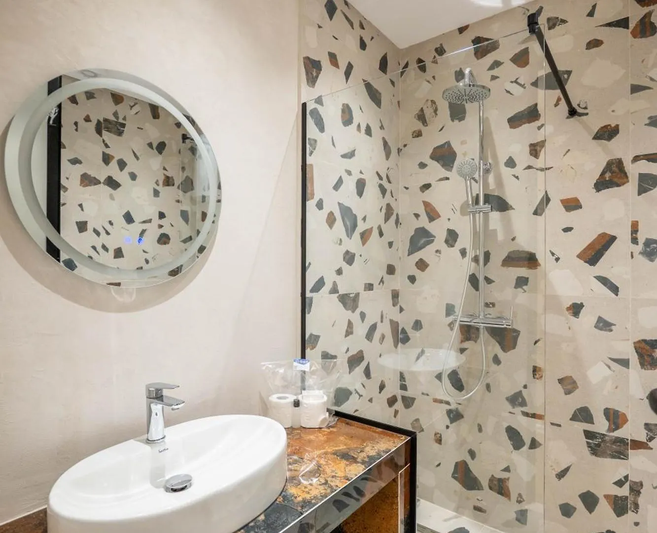 Tirent Apartment-Modern Bedrooms Stay Near Liqeni I Thate Tirana Apartment