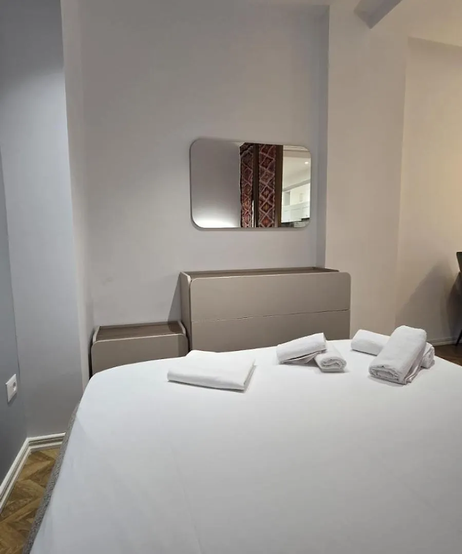 Tirent Apartment-Modern Bedrooms Stay Near Liqeni I Thate Tirana Albania